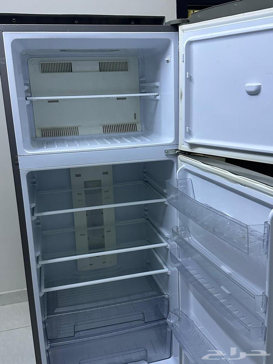 مطبخ مع الثلاجه مع الشوايه64402258225793112