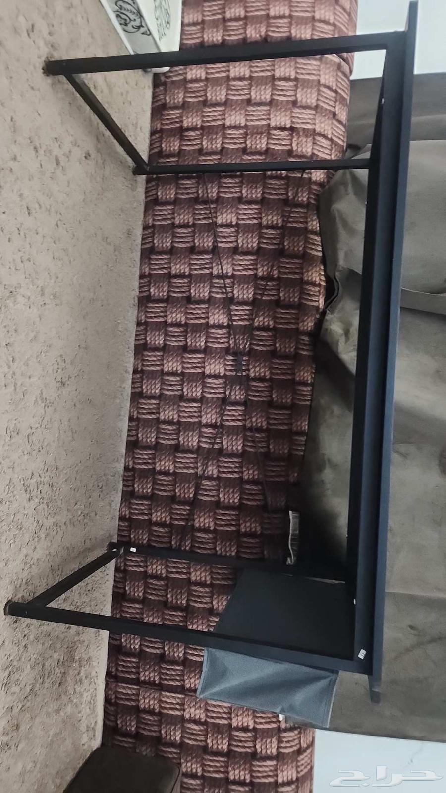 Clean chair and table, nothing in it, starting bid from 25064471526612354113