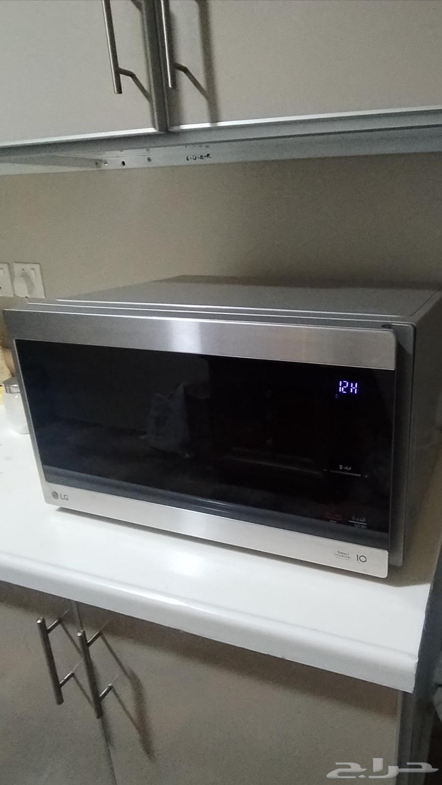 42-liter microwave.. new with box and warranty.. selling due to urgent travel64467130155905112