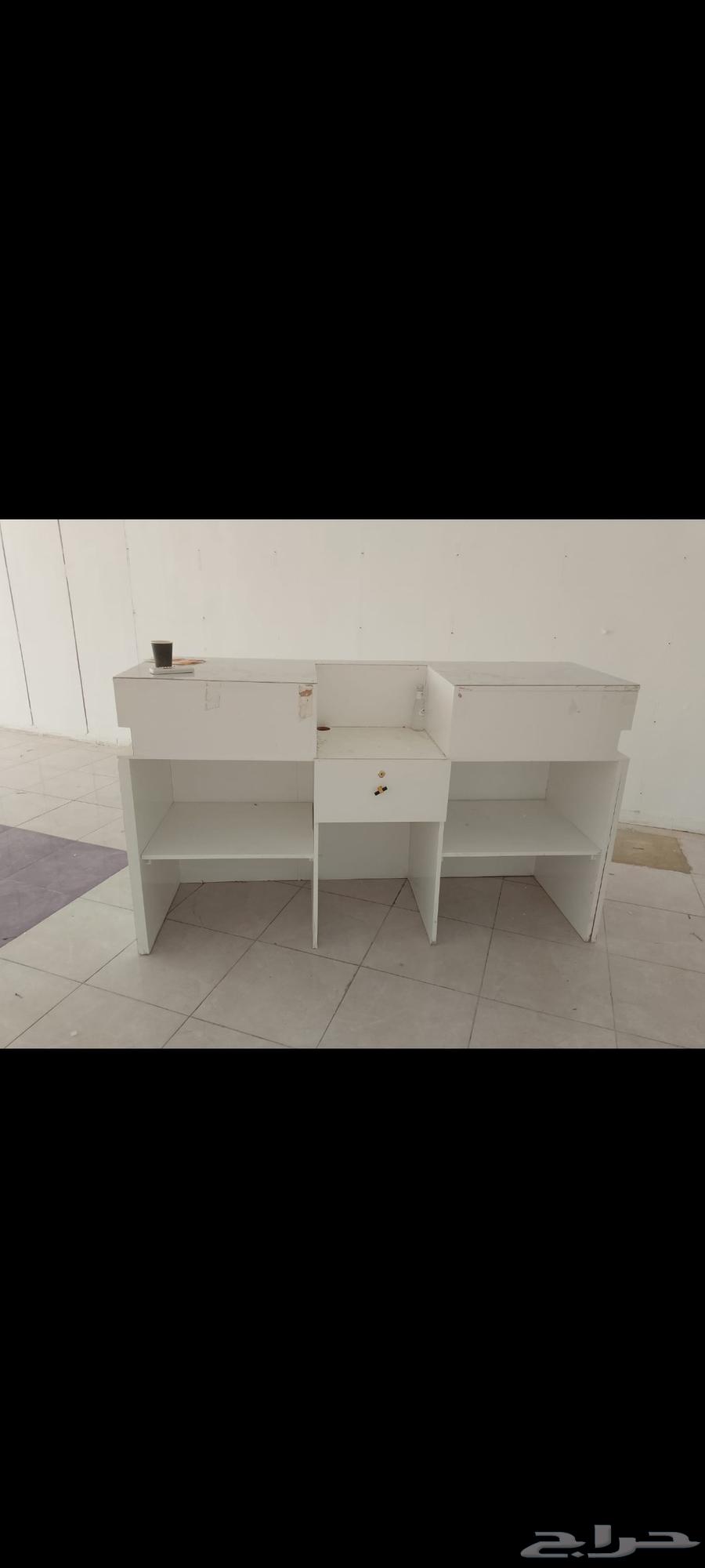 Two selling tables, urgent, almost new64468038030467110