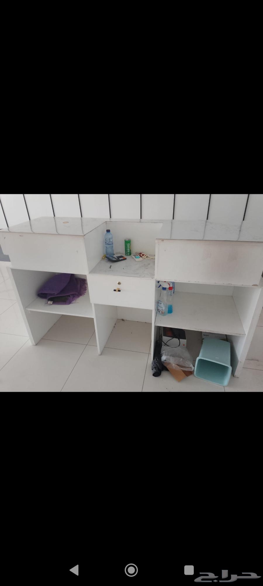 Two selling tables, urgent, almost new64468038030467111