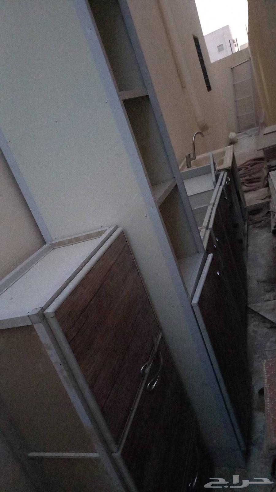 السلام عليكم عندي دولاب مطبخ 4 متر للبيع لاعلى سوم64469627352961111