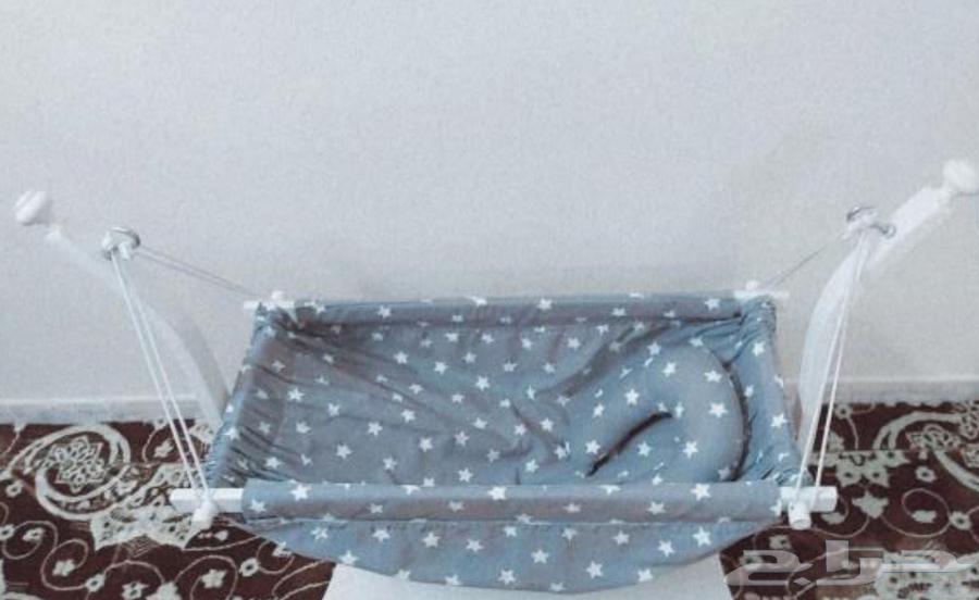 سرير هزاز للبيع للاطفال من عمر سنه الى ثلاث سنين السعر 200 ر64470264945027110