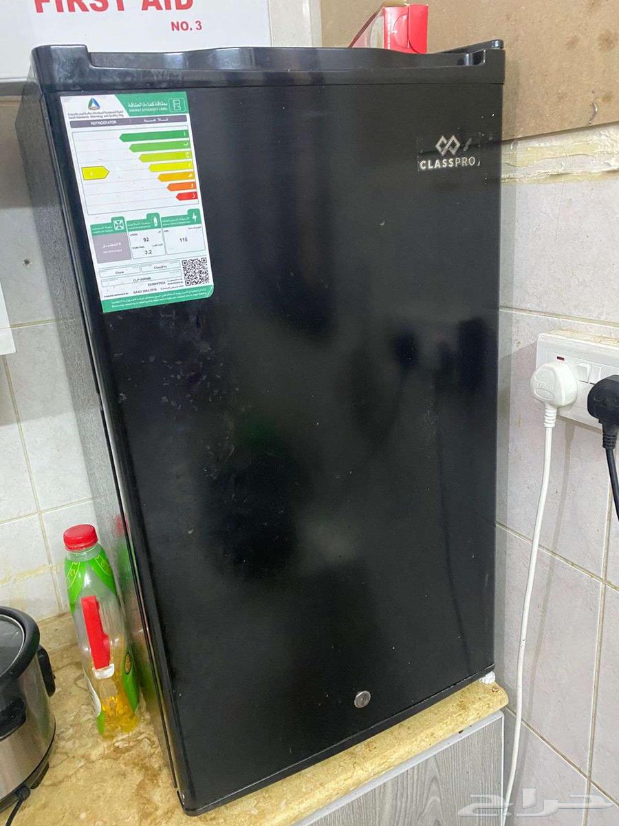 Small fridge and freezer64466136997763110