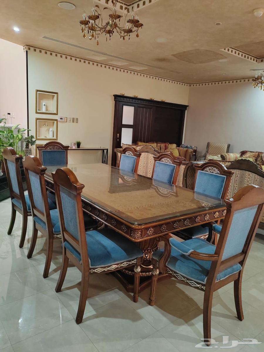 Sofa and large dining table64467144190466111