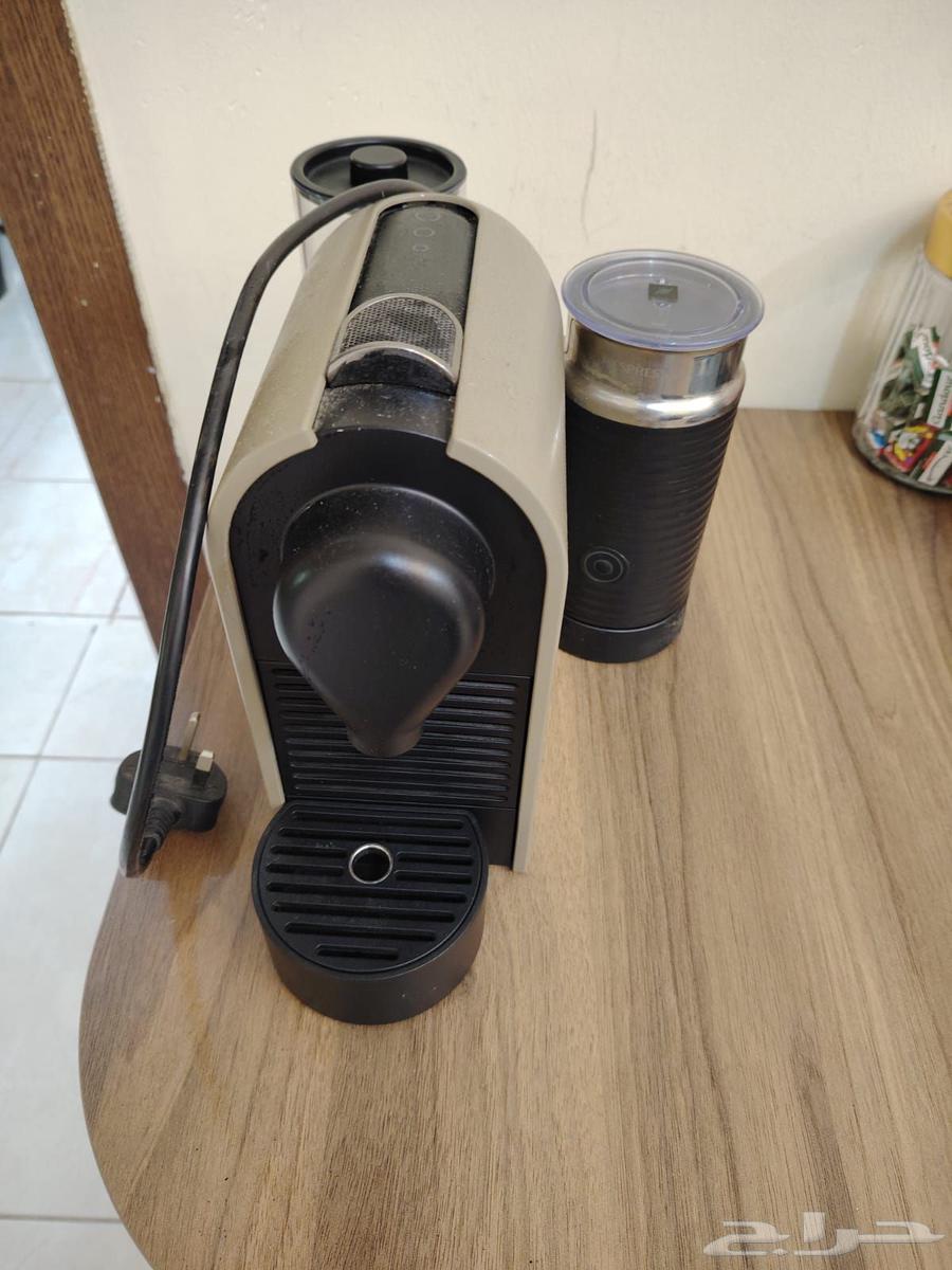 للبيع ماكينة قهوة نسبريسو مستعملة شبة جديدة64470292481283110