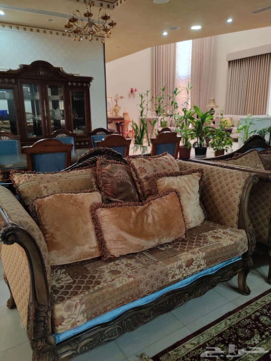 Sofa and large dining table64467144190466113