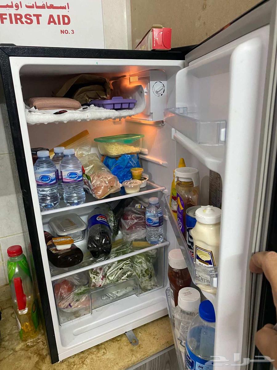 Small fridge and freezer64466136997763111