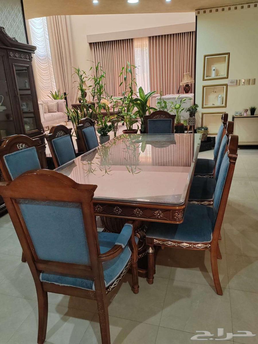 Sofa and large dining table64467144190466110