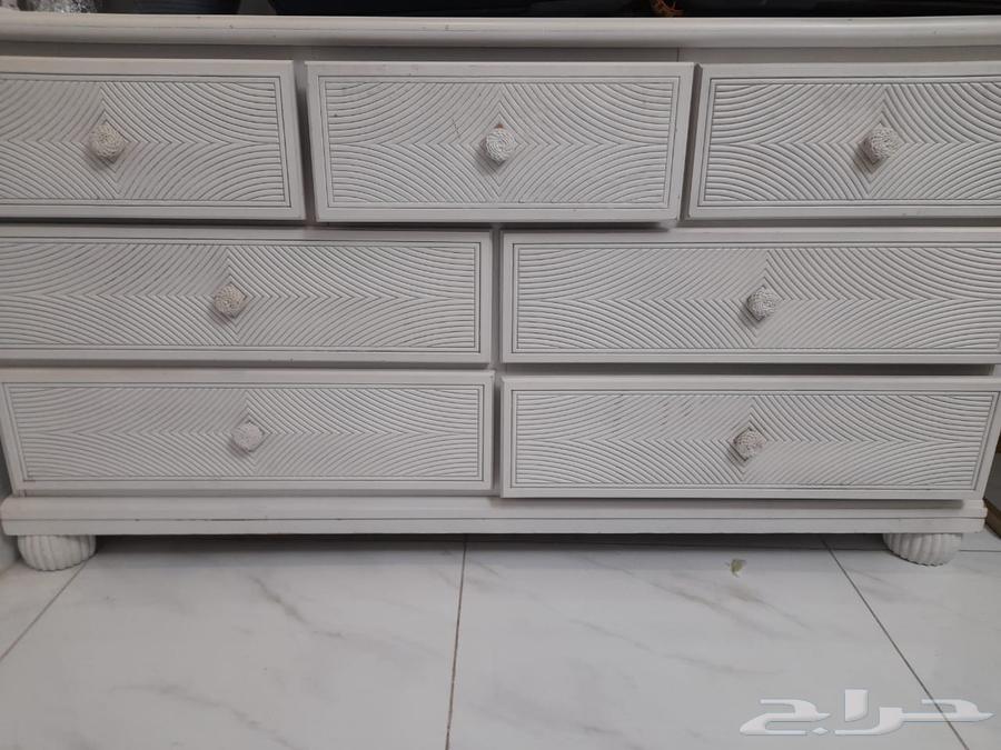 للبيع غرفة نوم كاملة بحالة ممتازة64470924784771111