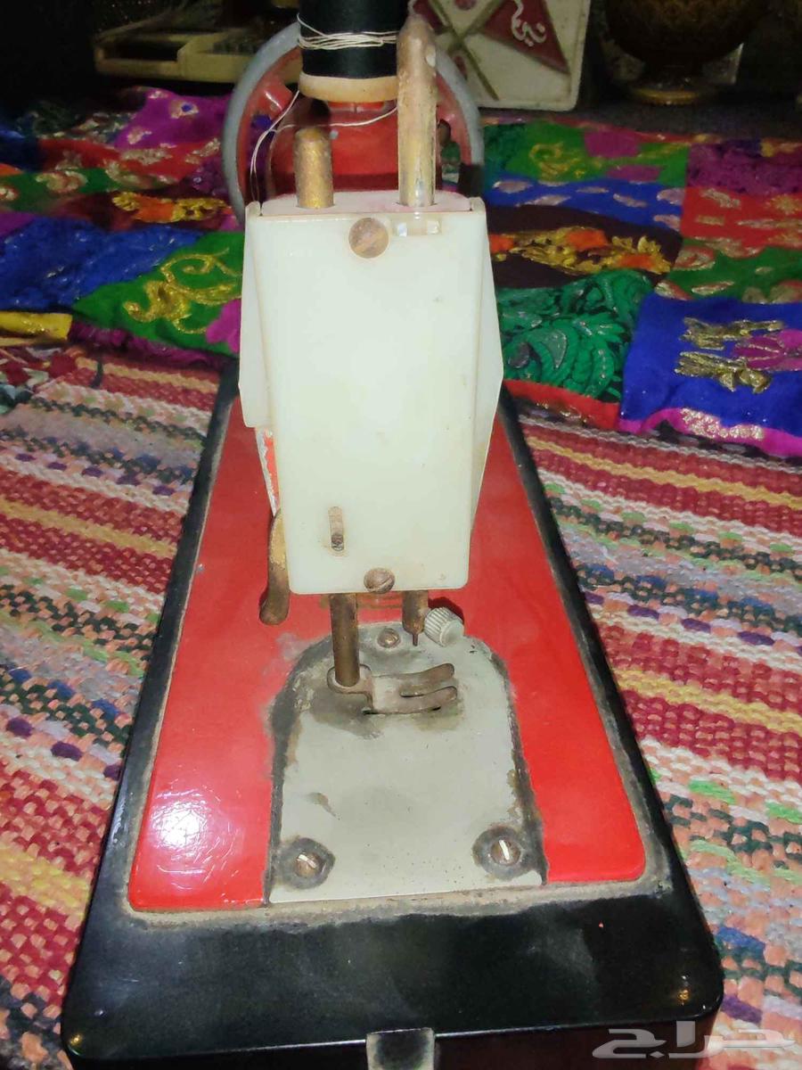 ماكينة خياطة تحفة ... قديمة صغيرة الحجم64470251103107113