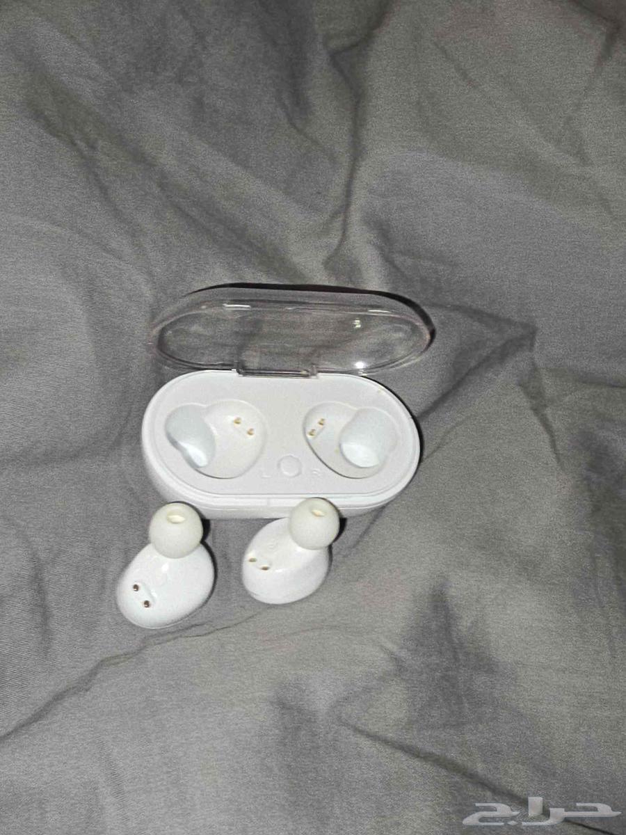 y56 earphone, momax earphone, and small stc speaker64470773022083112