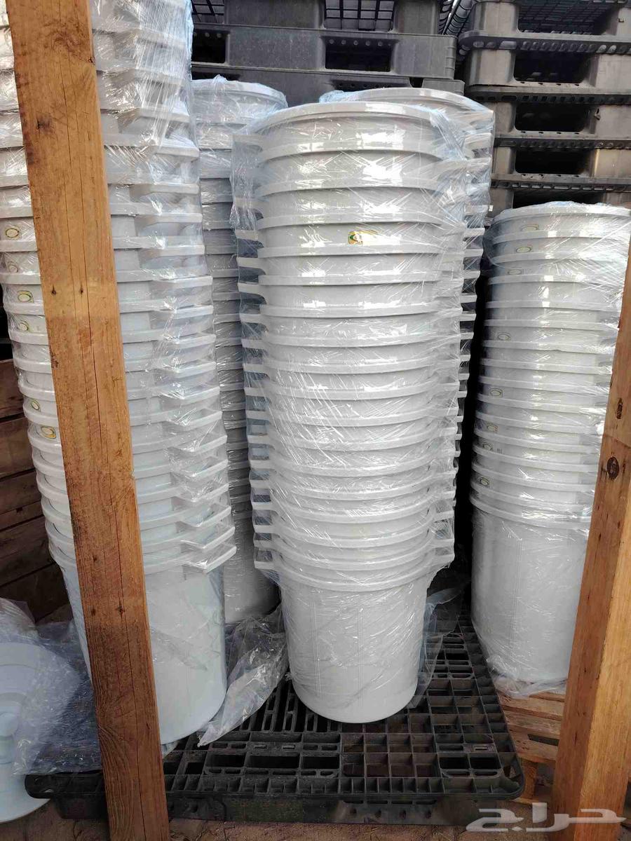 سطل أبيض مستعمل ( تم غسله)64471321166210111