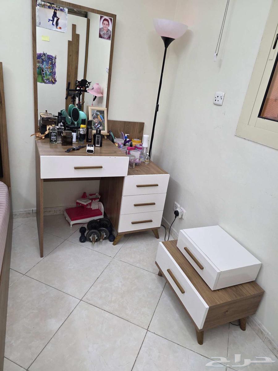 غرفة نوم 9 قطع ب سريرين مستعملة بحالة ممتازة64469320734850112