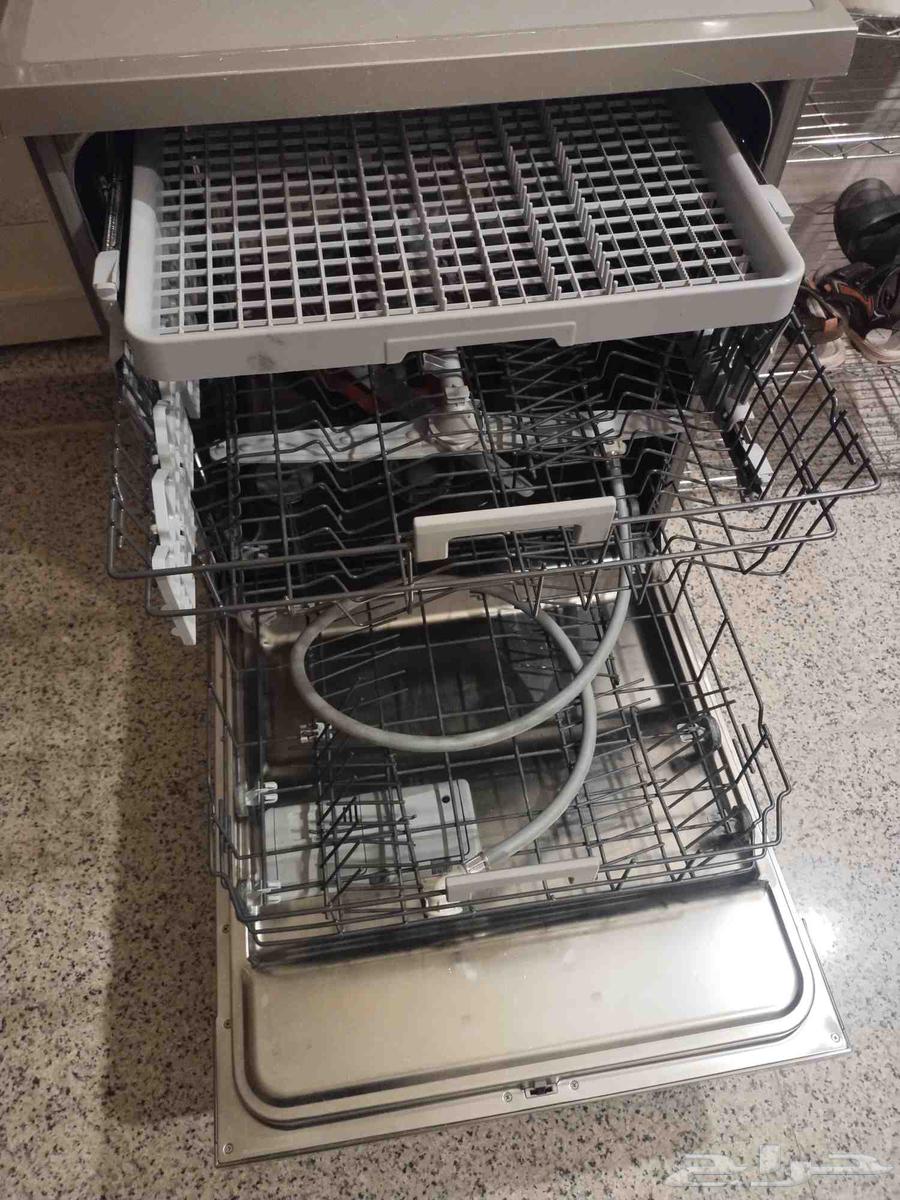 غساله صحون في حاله الوكاله غير مستخدمه سبب البيع سفر64471649486979110