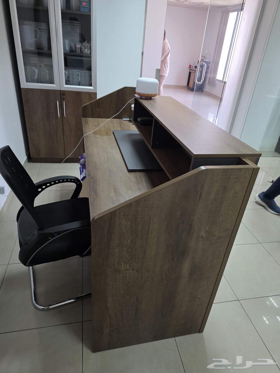 مكتب استقبال مستعمل نظيف للبيع64468440062209110
