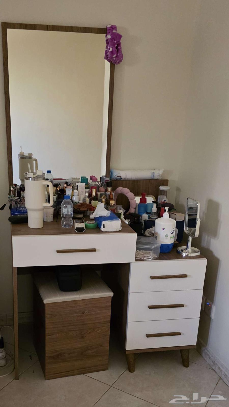 غرفة نوم 9 قطع ب سريرين مستعملة بحالة ممتازة64469320734850113