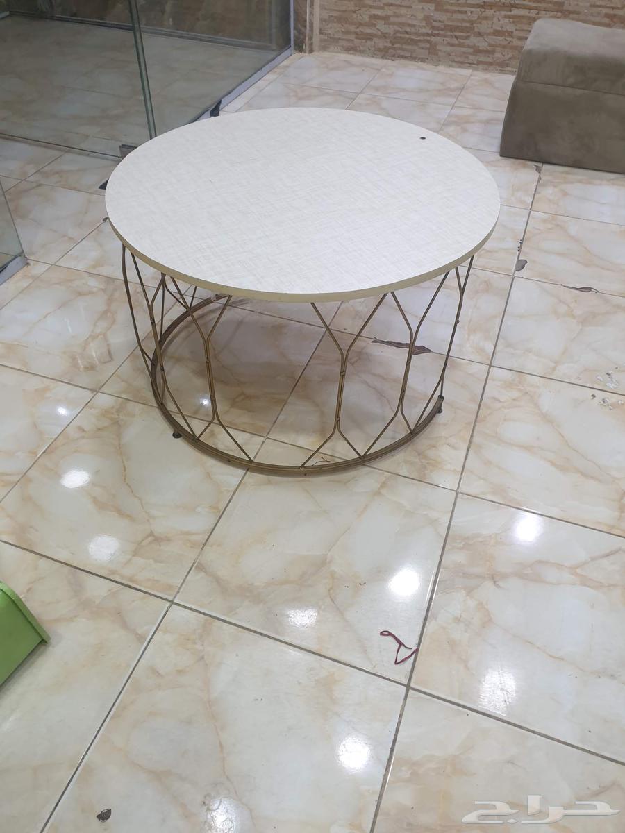 ستاره سليمه ملكيه وطاوله وكنب جلد والي في الصور64465507453185111