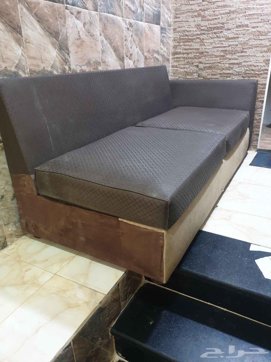 ستاره سليمه ملكيه وطاوله وكنب جلد والي في الصور64465507453185114