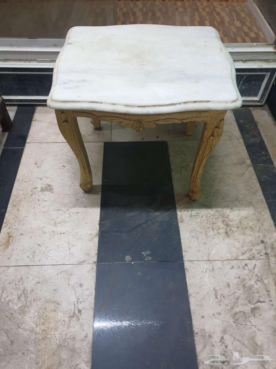 ستاره سليمه ملكيه وطاوله وكنب جلد والي في الصور64465507453185113