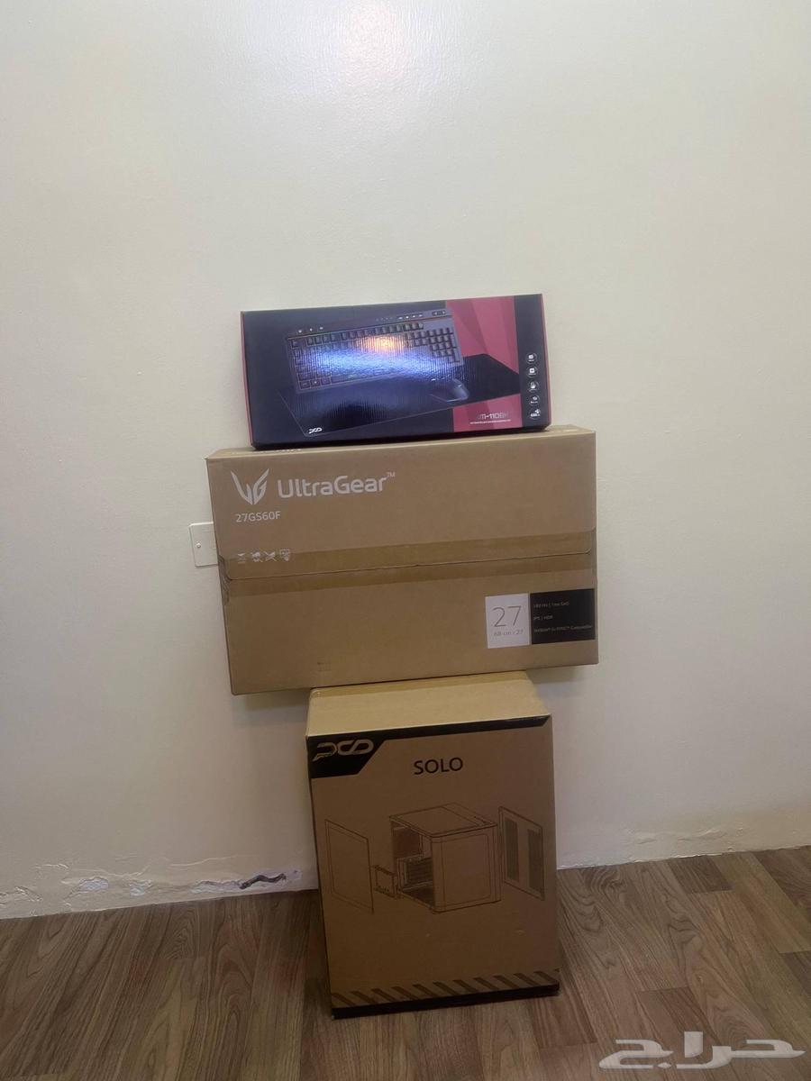 A new PC device with a screen and gaming keyboard, unused and brand new in the box64465282730114111