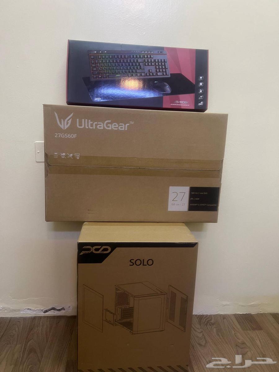 A new PC device with a screen and gaming keyboard, unused and brand new in the box64465282730114110