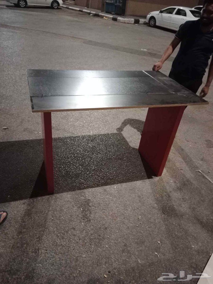 طاولة كي للملابس بسعر 200 ريال فقط64464674369793111