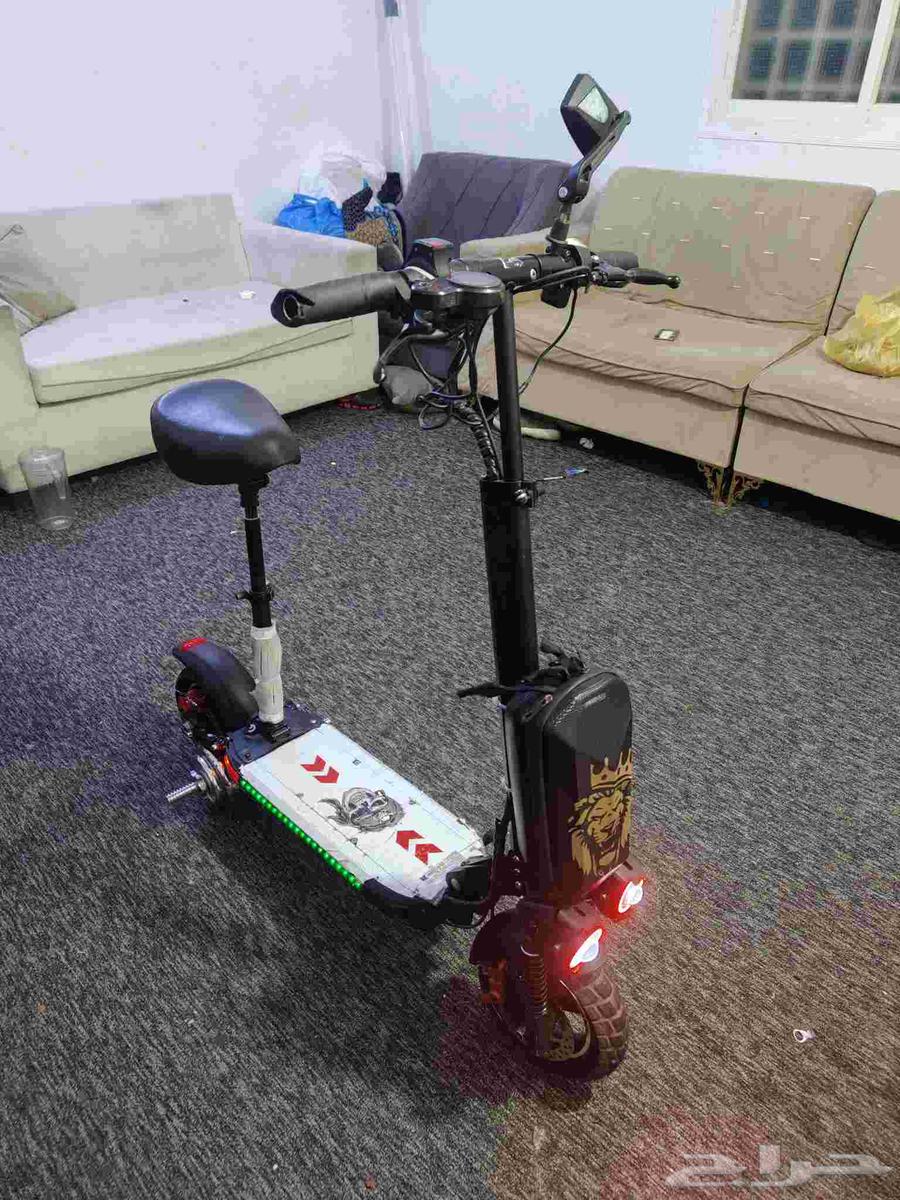 Used scooter for two months, the only defect is that the brake needs pads64465183970818111