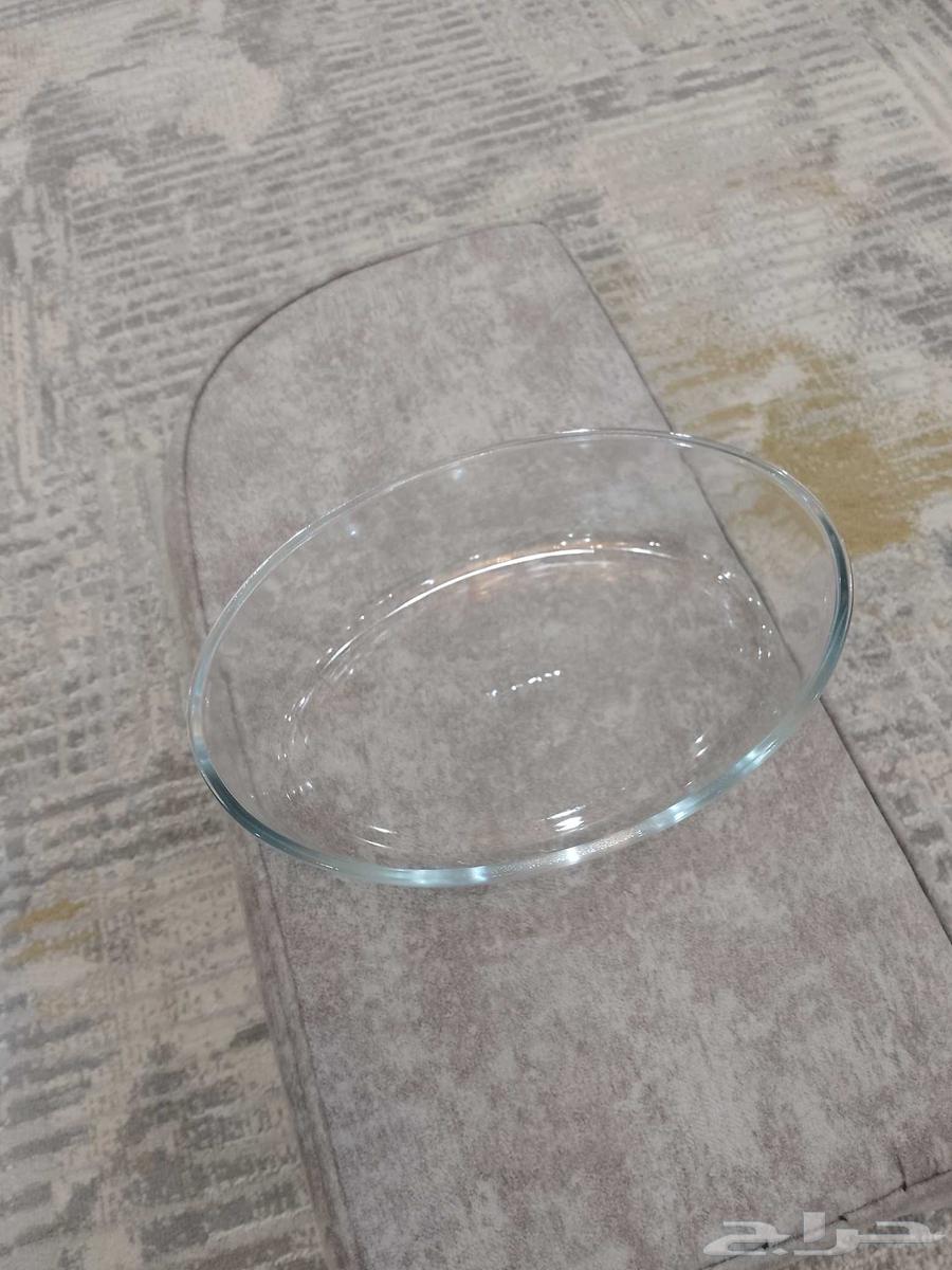 Glass trays of different shapes and sizes, clean and without cracks64471540217731112