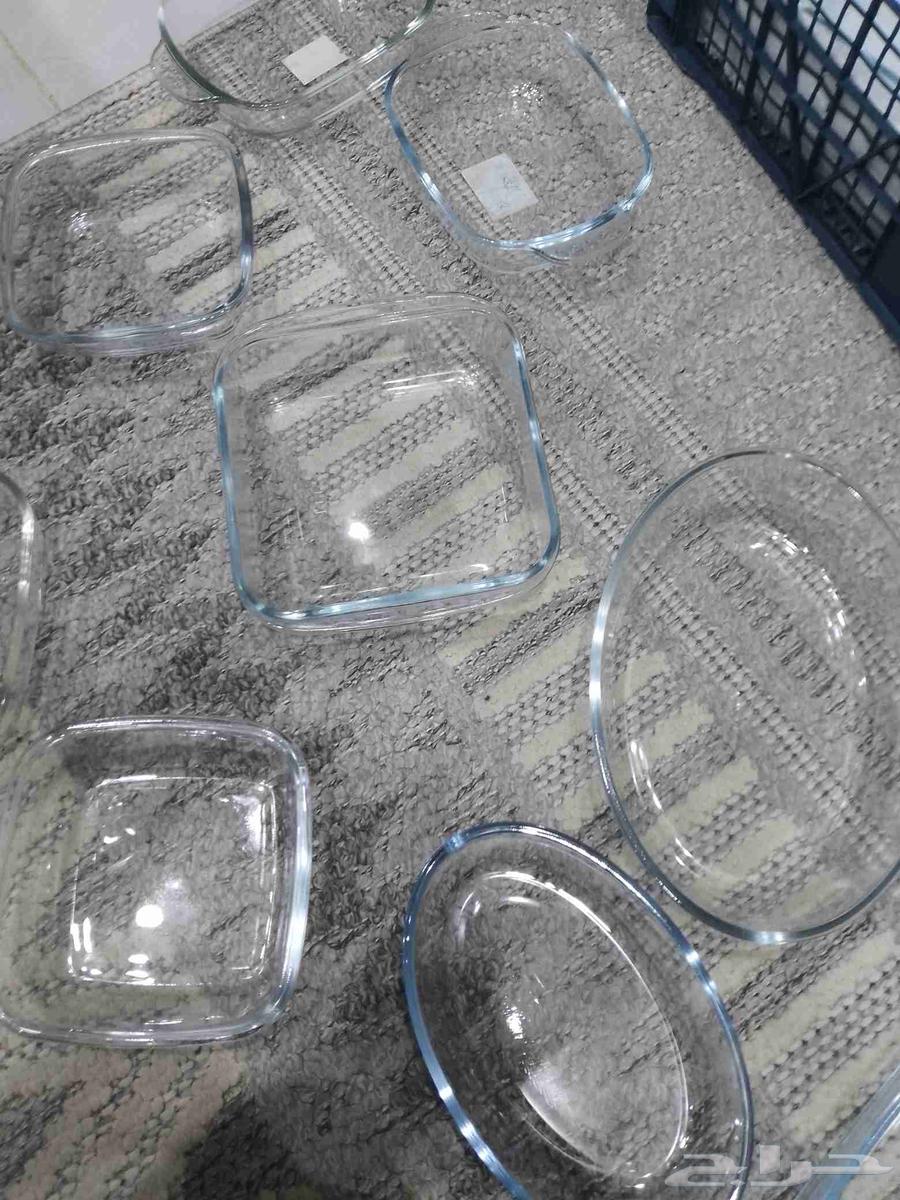 Glass trays of different shapes and sizes, clean and without cracks64471540217731111