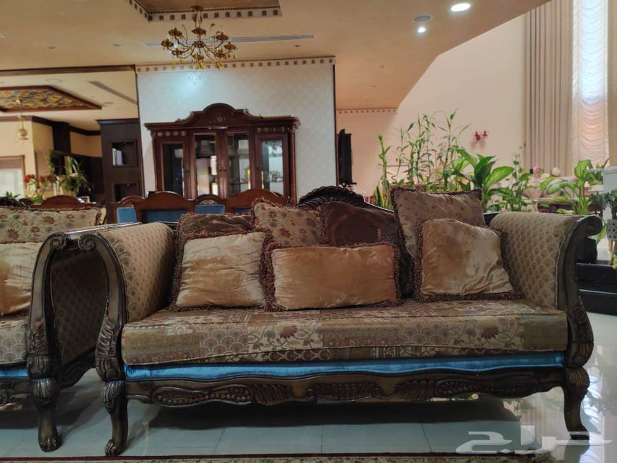 Sofa and large dining table64467144190466114