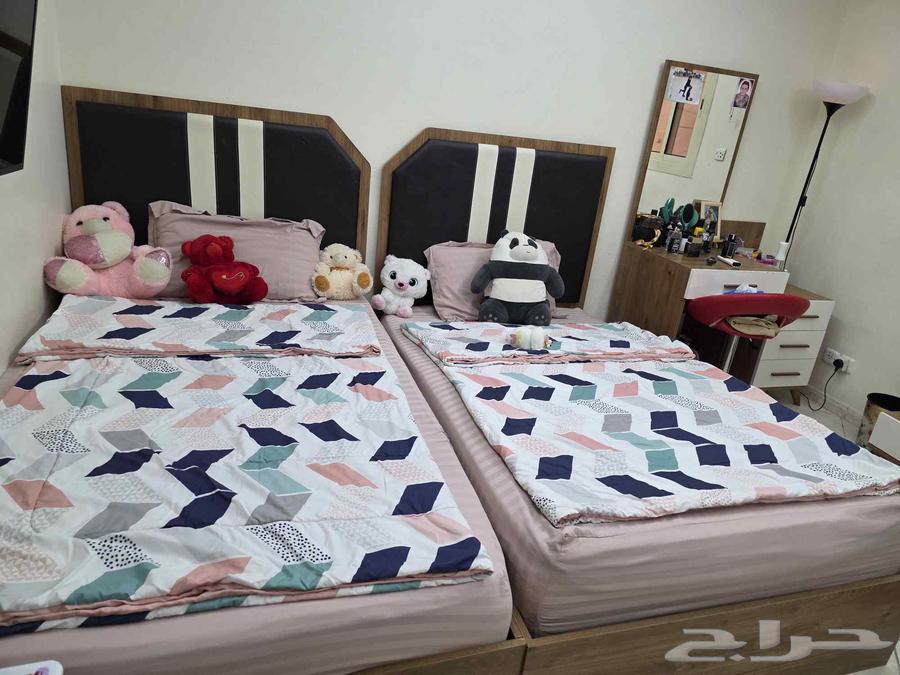 غرفة نوم 9 قطع ب سريرين مستعملة بحالة ممتازة64469320734850110