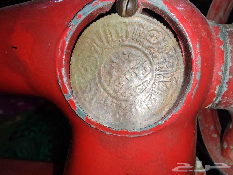 ماكينة خياطة تحفة ... قديمة صغيرة الحجم64470251103107111