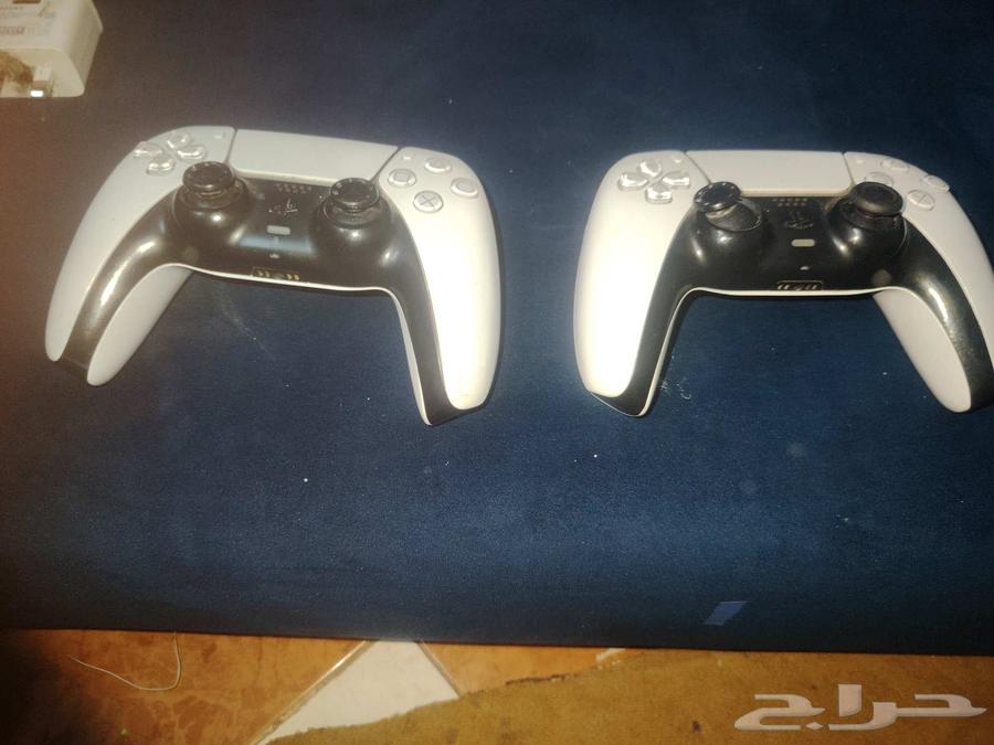 2 original PlayStation 5 controllers in good condition64471143851393111