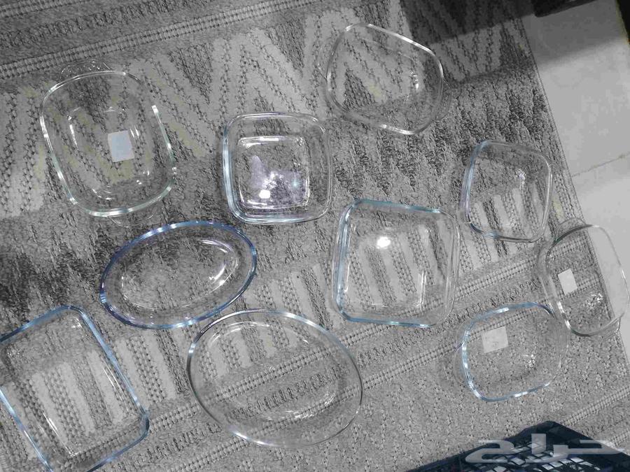 Glass trays of different shapes and sizes, clean and without cracks64471540217731110