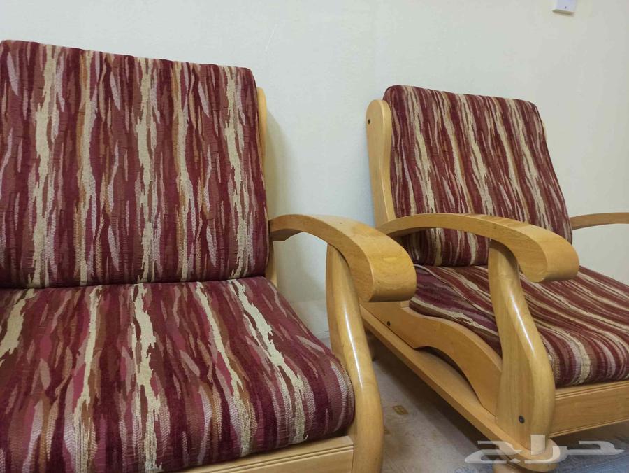 2 كراسي خشبية مع طاولة مجانا64467425159425114