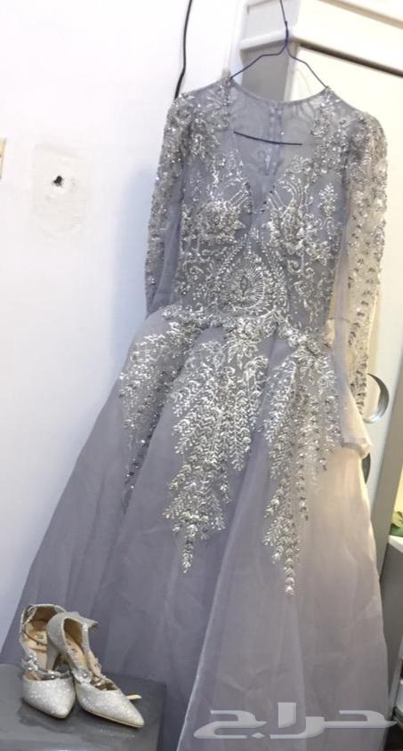 Wore the dress for only 8 hours, very clean and still new, interested parties can contact64466460303362110