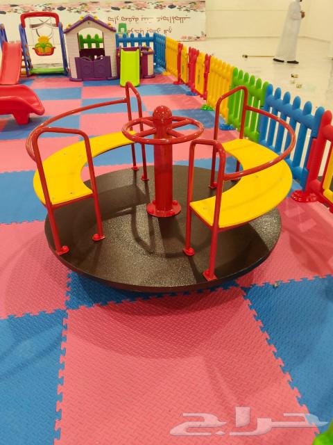 Swings and slides that withstand weight, sun heat, and humidity64464479066754114