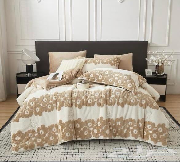 احلي انواع عروض اليوم الوطني مفارش شتويه فرو ارنب مع مخمل بط64464873926401112