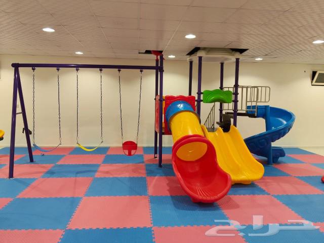 Swings and slides that withstand weight, sun heat, and humidity64464479066754113