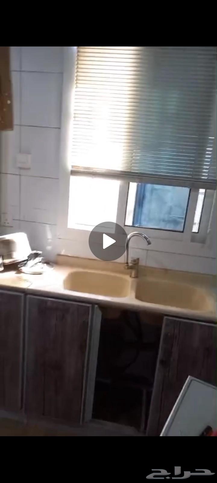 السلام عليكم عندي دولاب مطبخ 4 متر للبيع لاعلى سوم64469627352961114