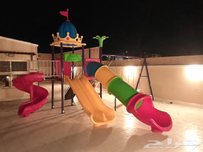 Swings and slides that withstand weight, sun heat, and humidity64464479066754111