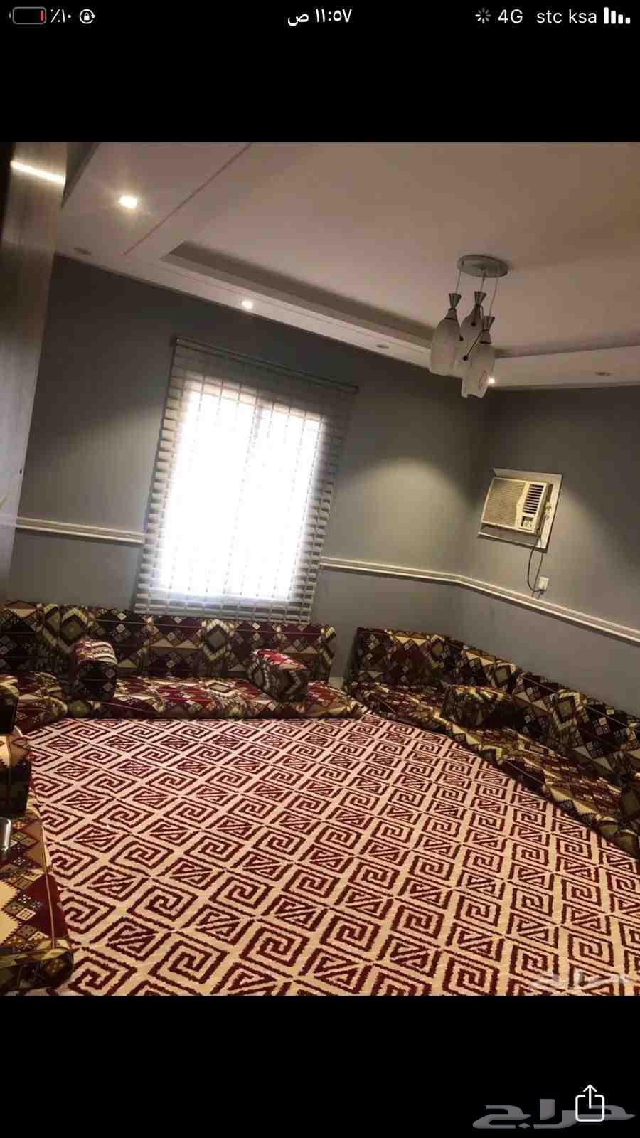 Clean couch, nothing there64466137022721110