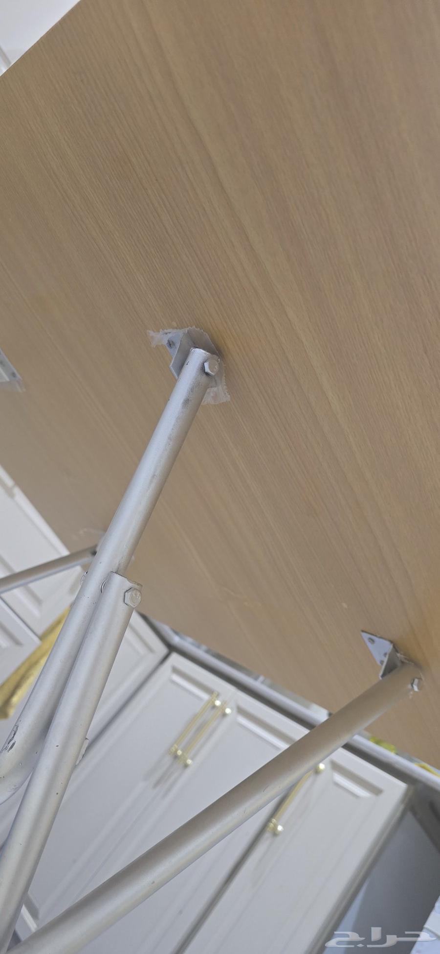 طاولة مستطيلة شبه جديد للبيع64467327173377110