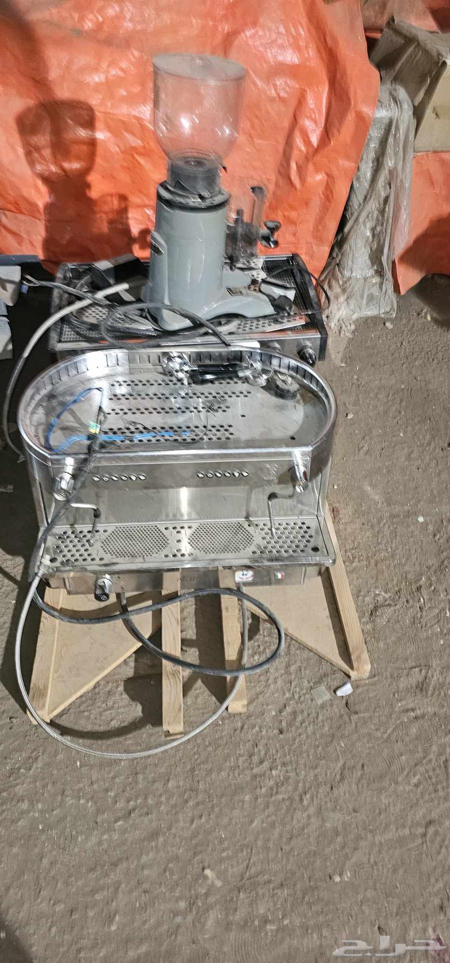 مكاين قهوه بحاله ممتازة للبيع مع مطحنت بن64467606187779110