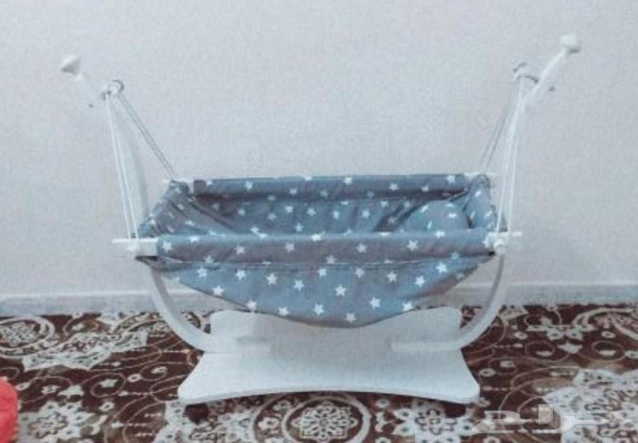 سرير هزاز للبيع للاطفال من عمر سنه الى ثلاث سنين السعر 200 ر64470264945027111