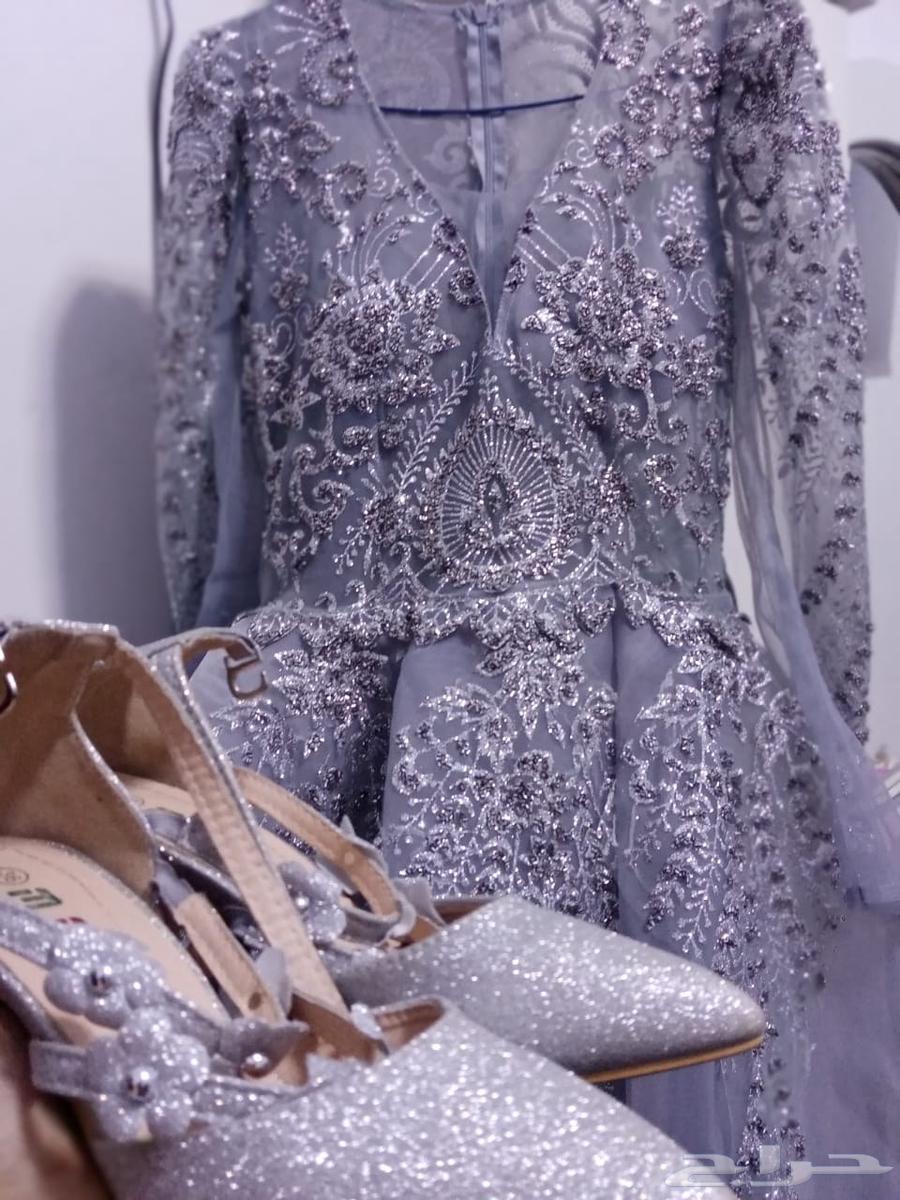 Wore the dress for only 8 hours, very clean and still new, interested parties can contact64466460303362111