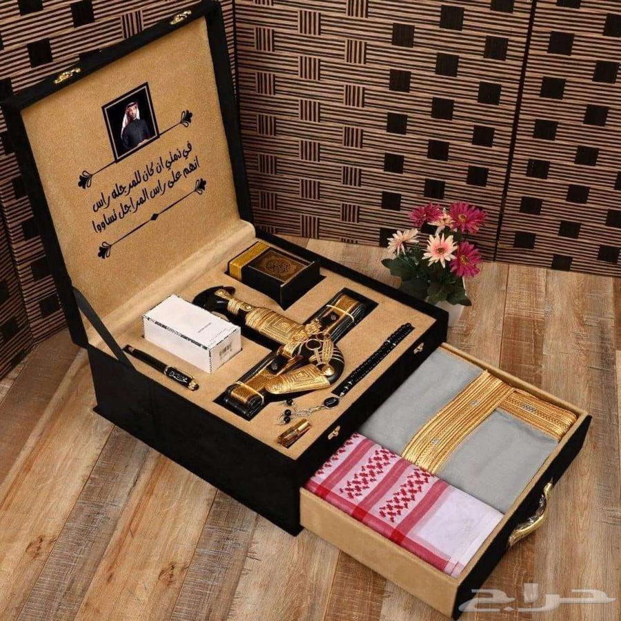 عرض رجالي يتكون الطقم من  مشلح حساوي صناعه سوريا مقصب ذهبي.64474028026113112