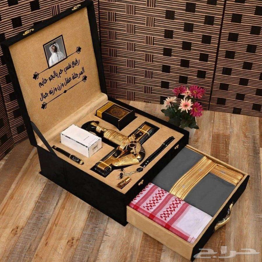 عرض رجالي يتكون الطقم من  مشلح حساوي صناعه سوريا مقصب ذهبي.64474028026113113