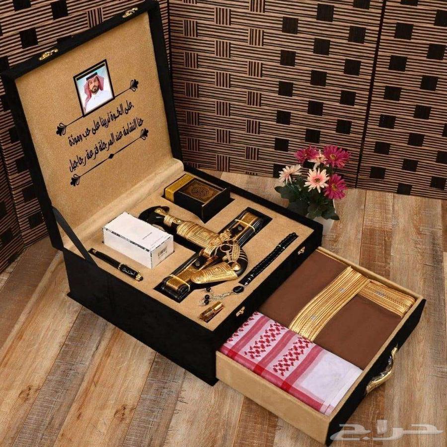 عرض رجالي يتكون الطقم من  مشلح حساوي صناعه سوريا مقصب ذهبي.64474028026113111